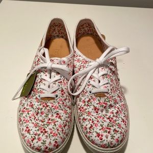 hotter canvas shoes